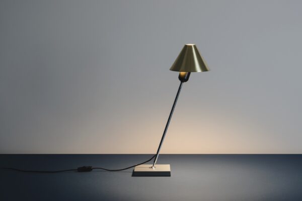 Gira Table Lamp Gira Tafellamp ontwerp Ferrer , Massana en Tremoleda Santa en Cole