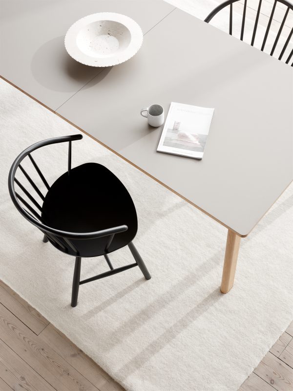 J64 Stoel J64 Chair Design Ejvind Johansson voor Fredericia