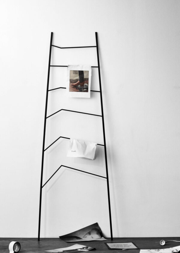 Nook Wall Rack Nook Wandrek Design Cecilia Xinyu Zhang voor Northern